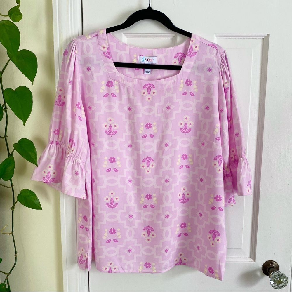 NWOT D&Co QVC Pink Floral Print Top Womens Size Medium Ruffle Bell Sleeve Blouse